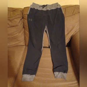 Under Armour youth xl joggers. EUC.